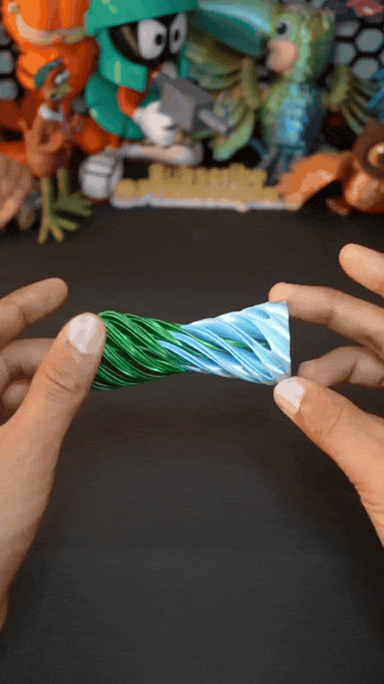 3D printed fidget toys coming off the build plate